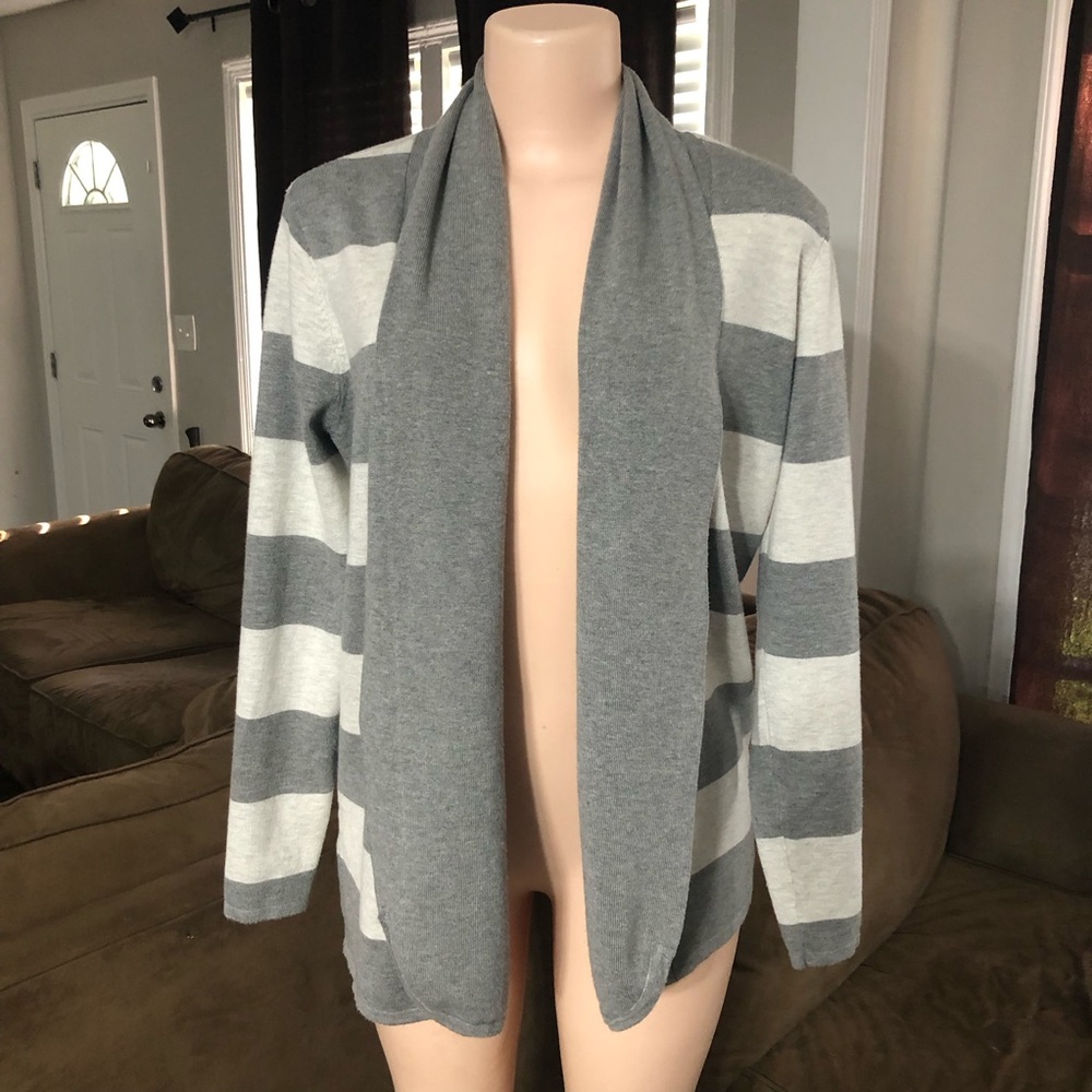 Oyn oxn striped Cardigan Sweater Large Woman’s coat Gray White soft Comfy